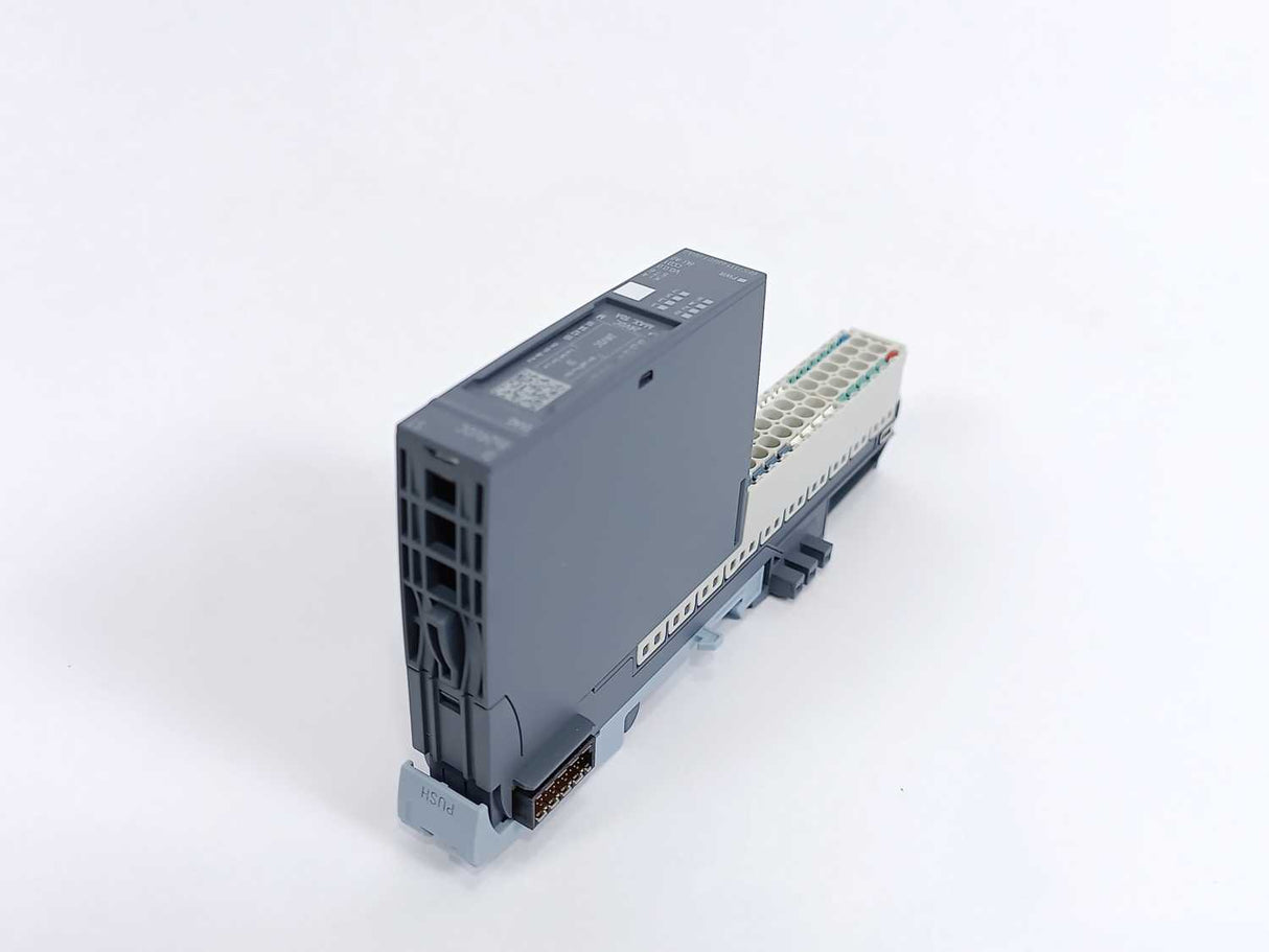 Siemens 6ES7131-6BF01-0BA0 ET 200SP Digital Output Module W/ 6ES7193-6BP20-0DA0