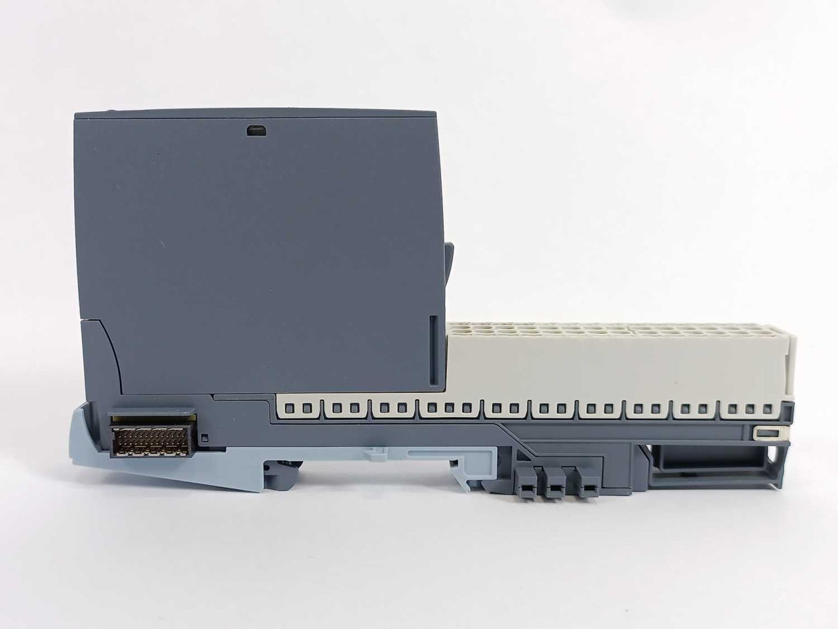 Siemens 6ES7131-6BF01-0BA0 ET 200SP Digital Output Module W/ 6ES7193-6BP20-0DA0