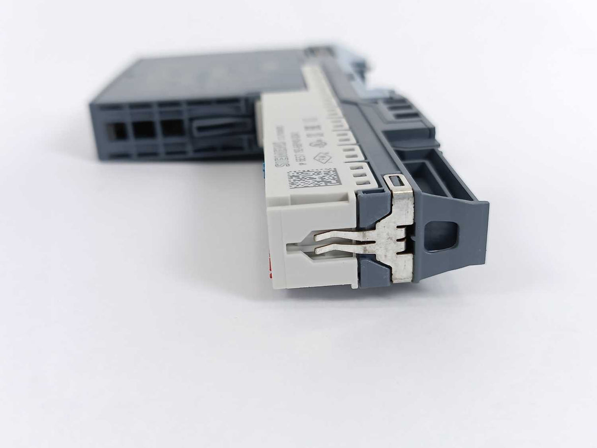 Siemens 6ES7134-6JD00-0CA1 Analog Input Module w/ 6ES7193-6BP40-0DA1
