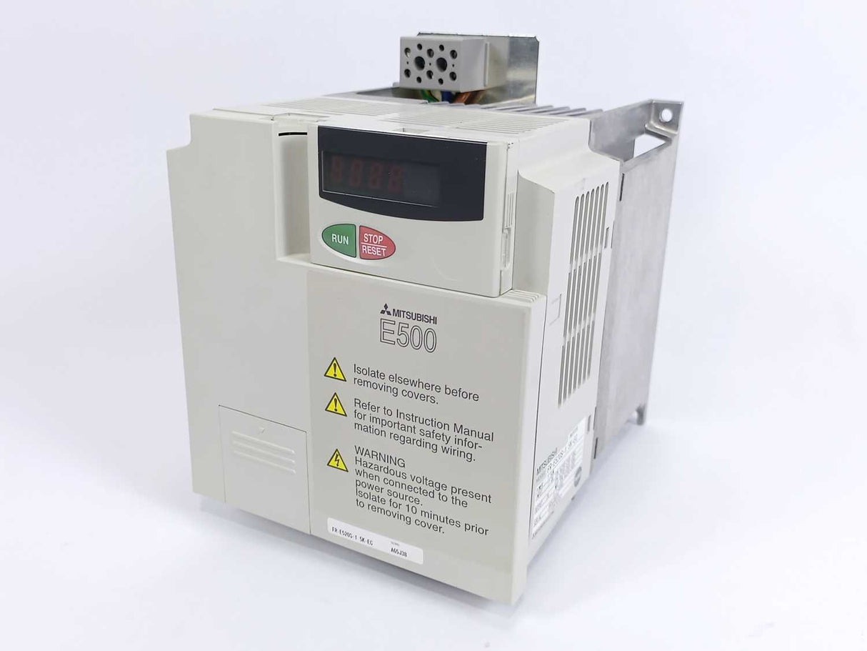 Mitsubishi FR-E520S-1. 5K-EC E500 Inverter, 1.5kW 230V w/ FR-PA02-02 Display