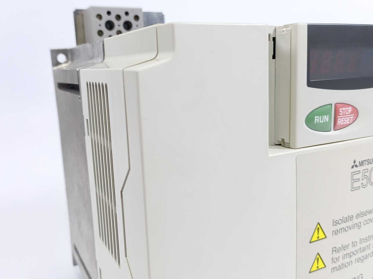 Mitsubishi FR-E520S-1. 5K-EC E500 Inverter, 1.5kW 230V w/ FR-PA02-02 Display
