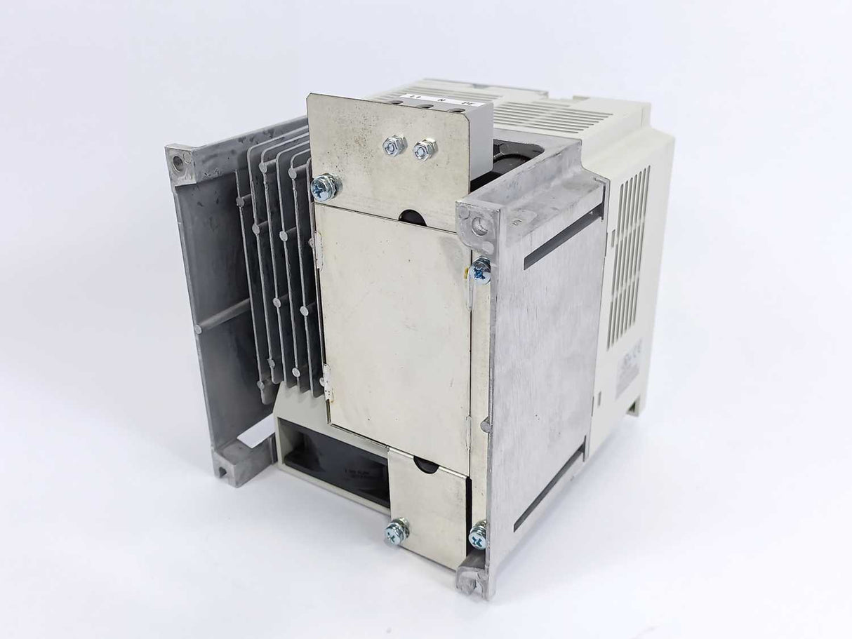 Mitsubishi FR-E520S-1. 5K-EC E500 Inverter, 1.5kW 230V w/ FR-PA02-02 Display