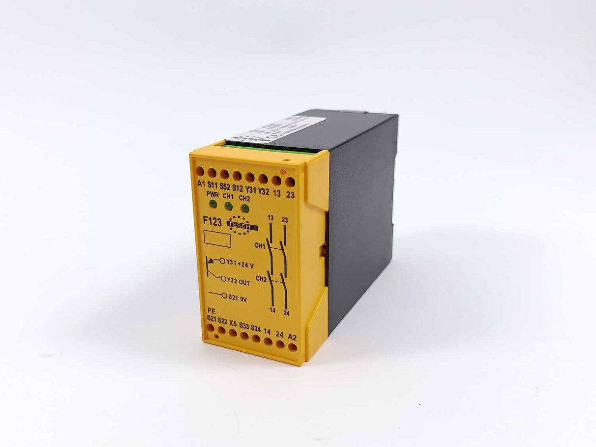 TESCH 07400037 F123x01 Safety Relay 230VAC