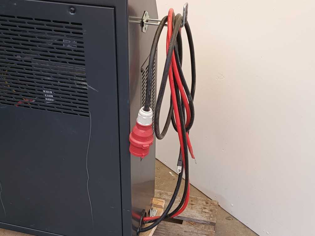 Shineng CZC7SI E29.7/150 Intelligent Charger 29,7V 150A