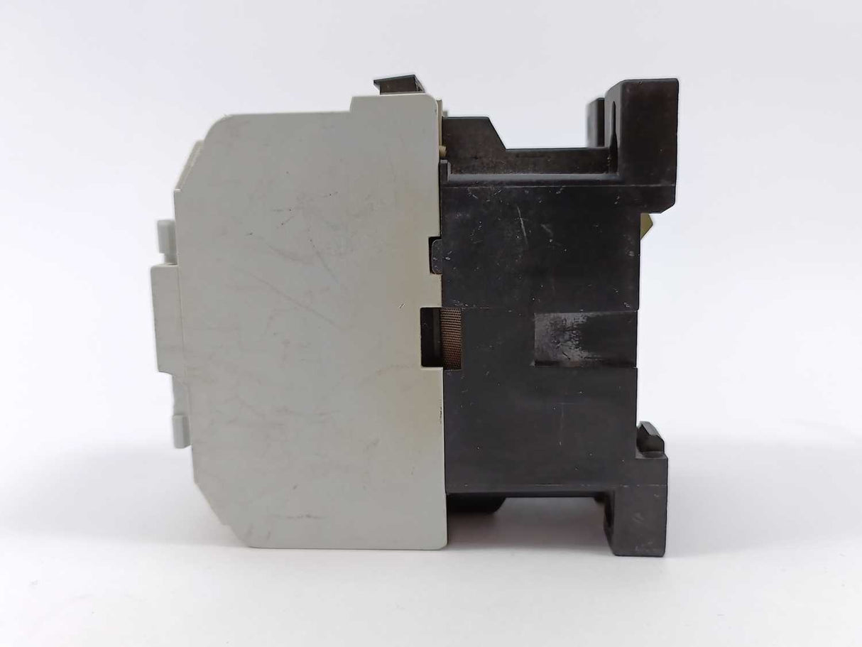 Danfoss 037H0022 Contactor CI 9 w/ 4 Main Contacts 220V coil
