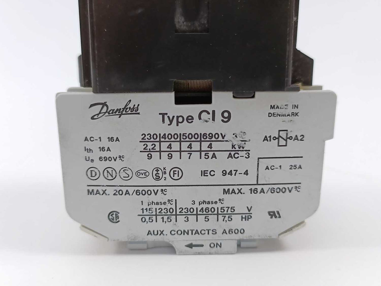 Danfoss 037H0022 Contactor CI 9 w/ 4 Main Contacts 220V coil