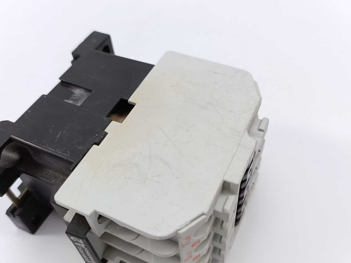 Danfoss 037H0022 Contactor CI 9 w/ 4 Main Contacts 220V coil