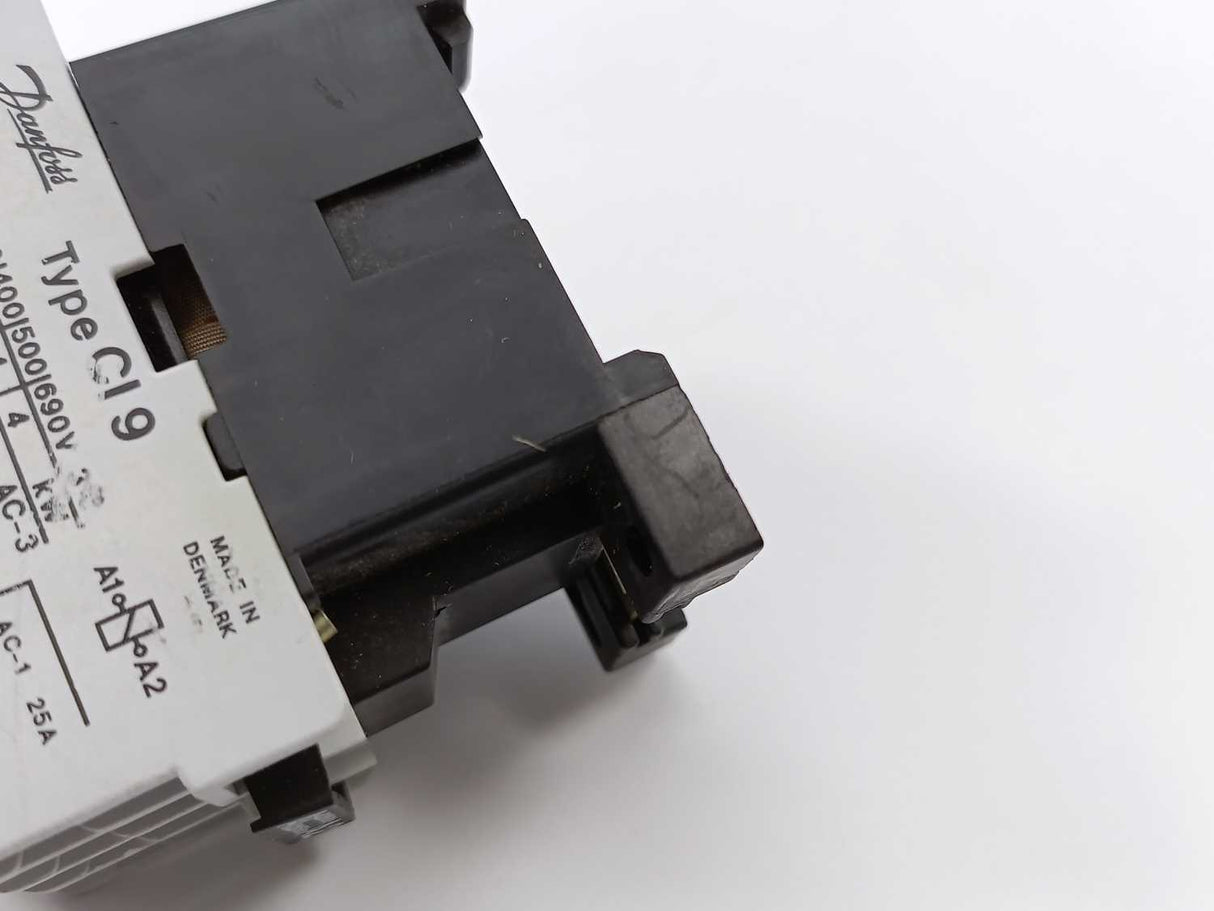 Danfoss 037H0022 Contactor CI 9 w/ 4 Main Contacts 220V coil