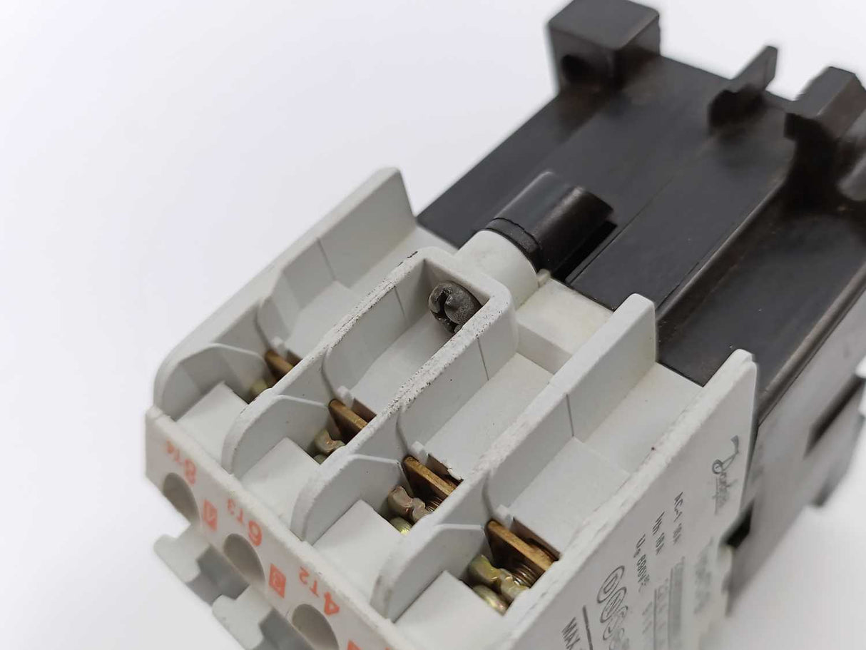 Danfoss 037H0022 Contactor CI 9 w/ 4 Main Contacts 220V coil
