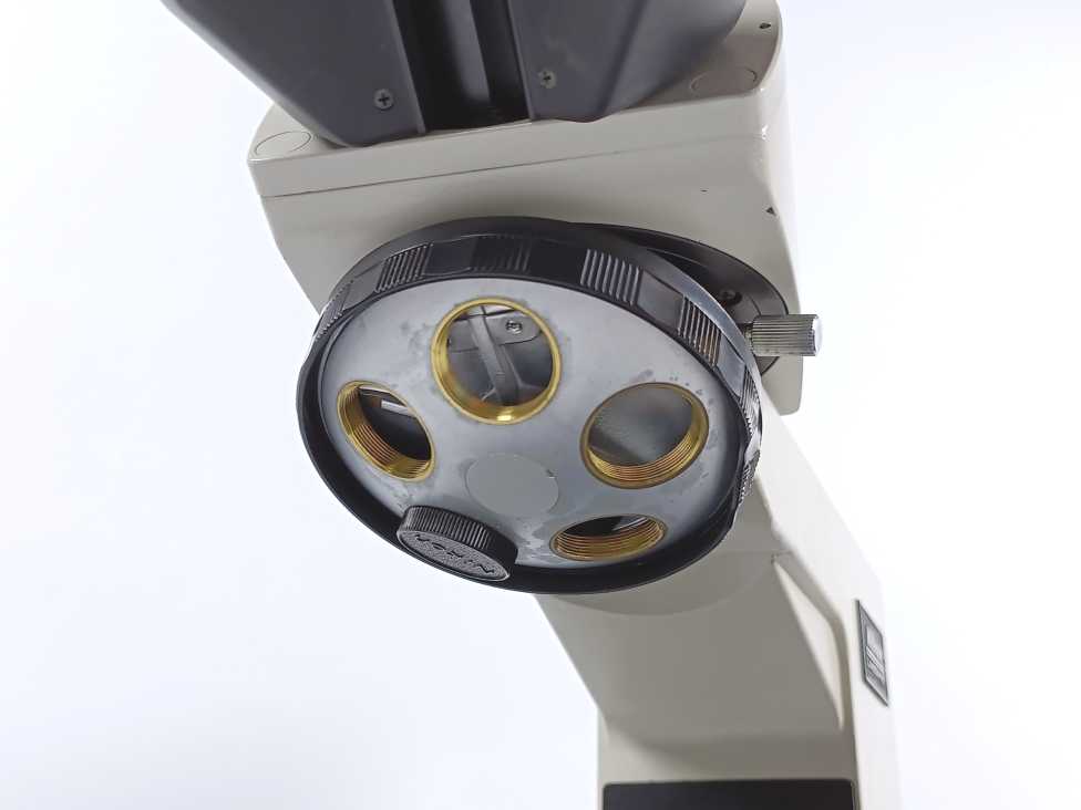 Nikon Labophot Research Microscope w/ 2pcs CFW10x Ocular