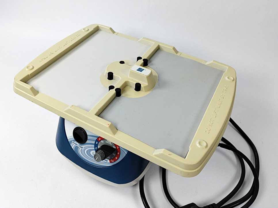 Scientific Atlanta SI-4001 Multi-MicroPlate Genie Mixer Shaker