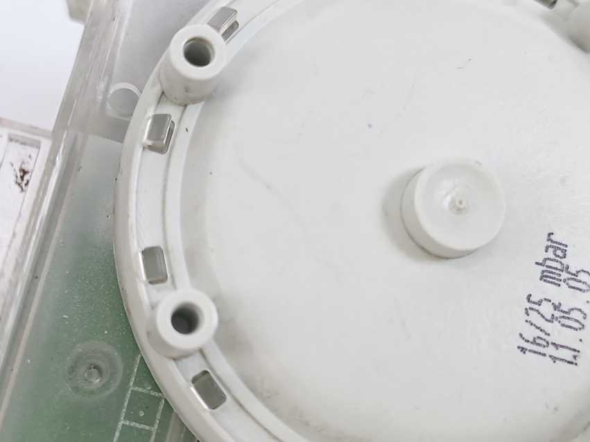 Siemens QBM65.1-25 Air Duct Differential Pressure Sensor with Display