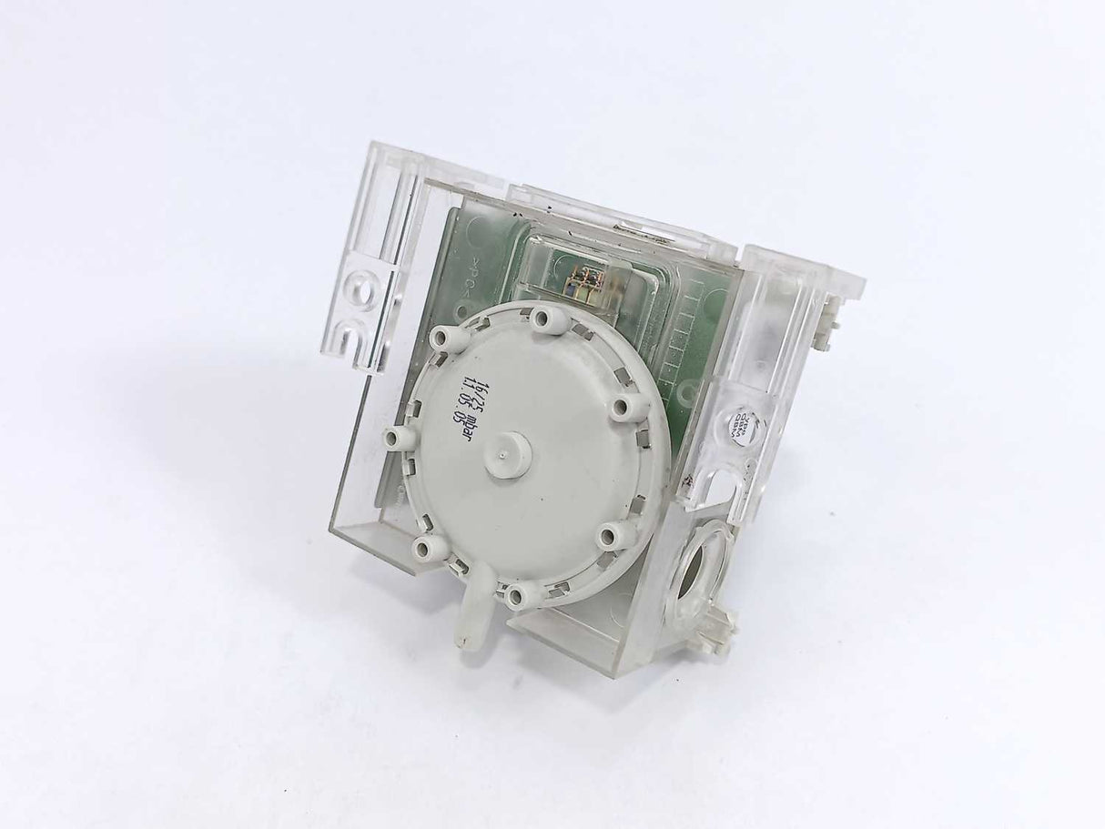 Siemens QBM65.1-25 Air Duct Differential Pressure Sensor with Display