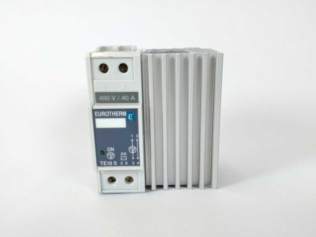 Eurotherm TE10S/40A/4B0V/LGC/96/00 TE10S Single Phase Solid State Relay 40A