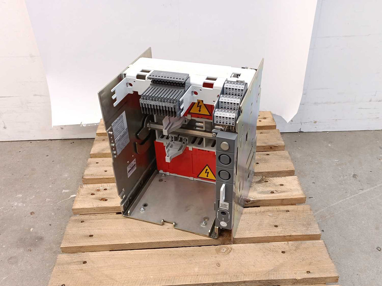 ABB 1SDA062045R1 T7-X1 Fixed Part for Withdrawable T7 Circuit Breaker. 3A 400VAC