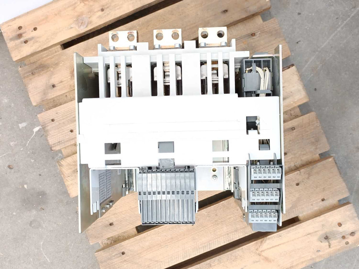 ABB 1SDA062045R1 T7-X1 Fixed Part for Withdrawable T7 Circuit Breaker. 3A 400VAC