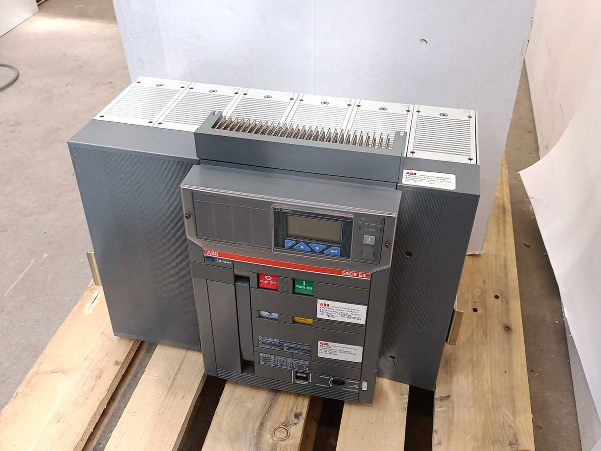 ABB 1SDA056805R1 Sace E4S 4000 PR122/P-LSIG In=4000A 3p W MP Circuit Breaker