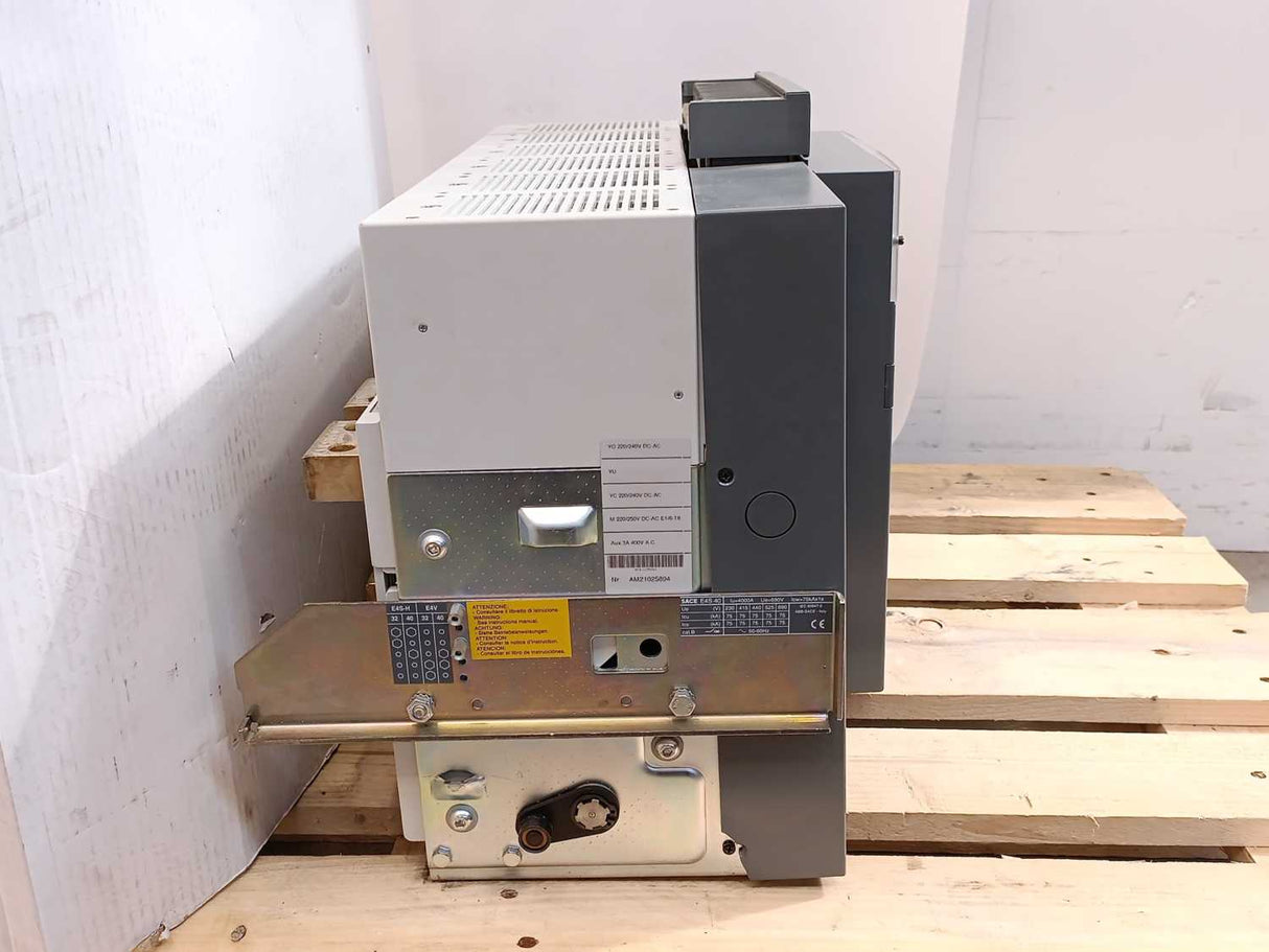 ABB 1SDA056805R1 Sace E4S 4000 PR122/P-LSIG In=4000A 3p W MP Circuit Breaker
