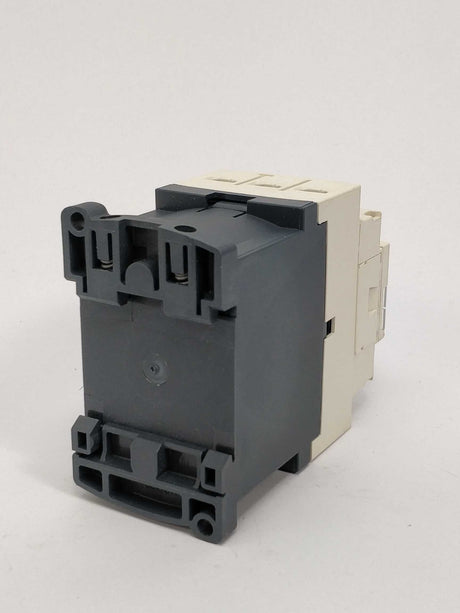 TELEMECANIQUE CAD32BD Control relay with LAD4TBDL