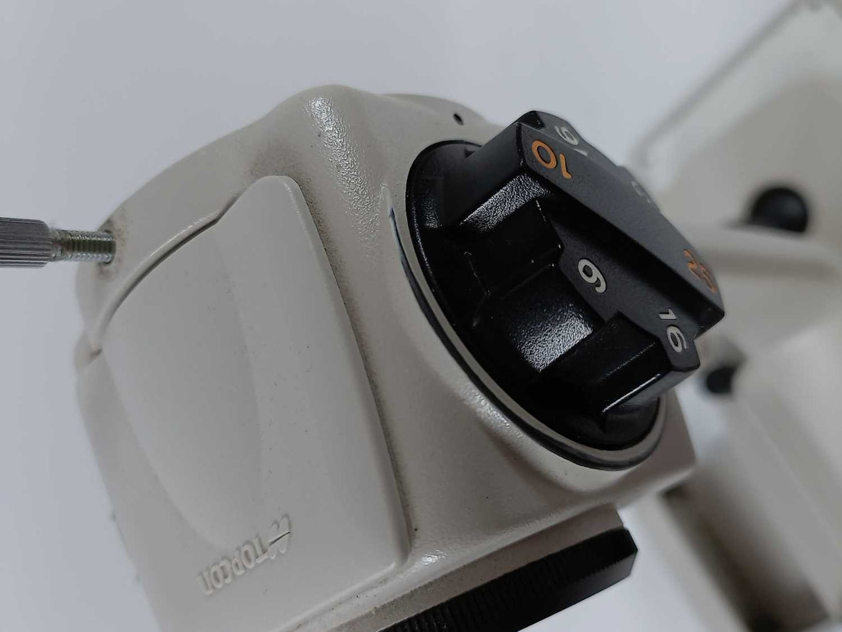 TOPCON SL-D4 Slit Lamp with DC-3 Digital Camera Unit & Headrest