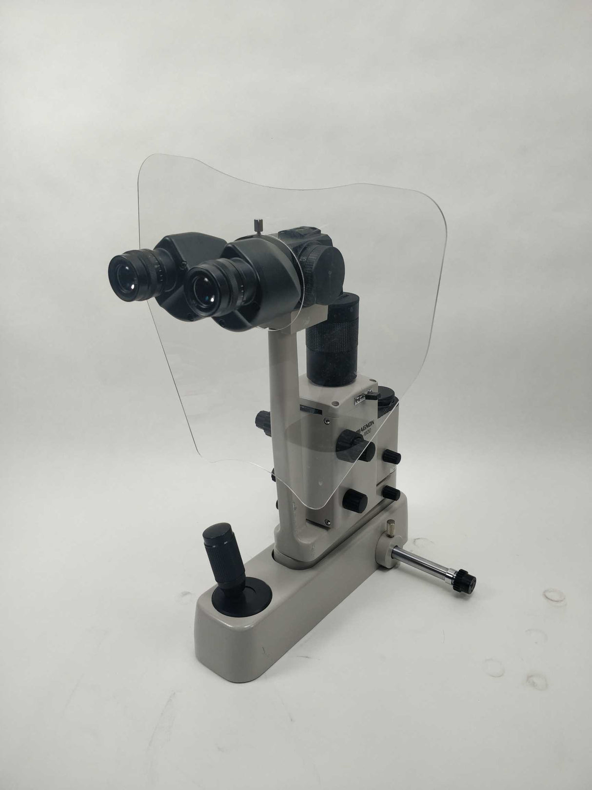 Magnon SL-1600 Slit Lamp