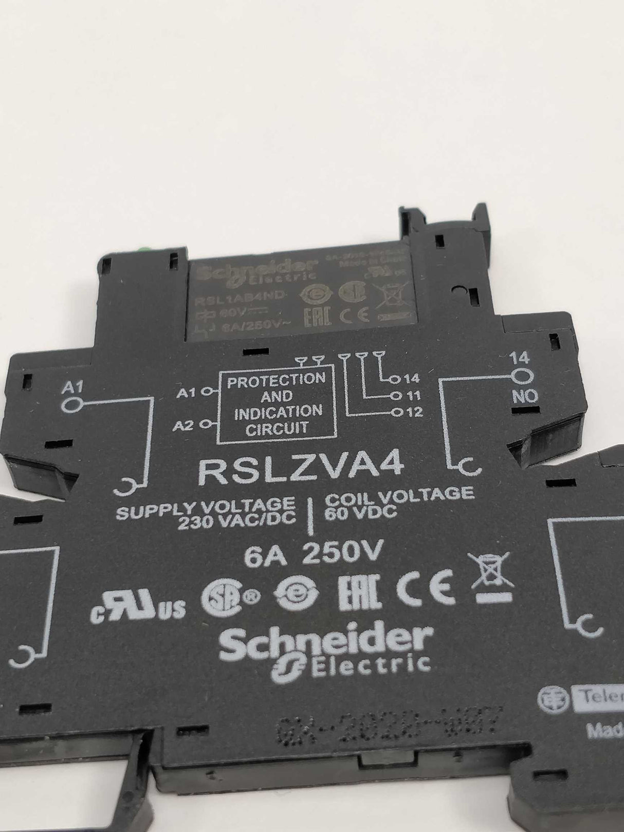 Schneider RSLZVA4 Harmony for RSL1 Relays + RSL1AB4ND Relay