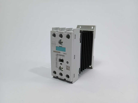Siemens 3RF2420-1AB45 Solid State Contactor 3-Phase. 4-30VDC
