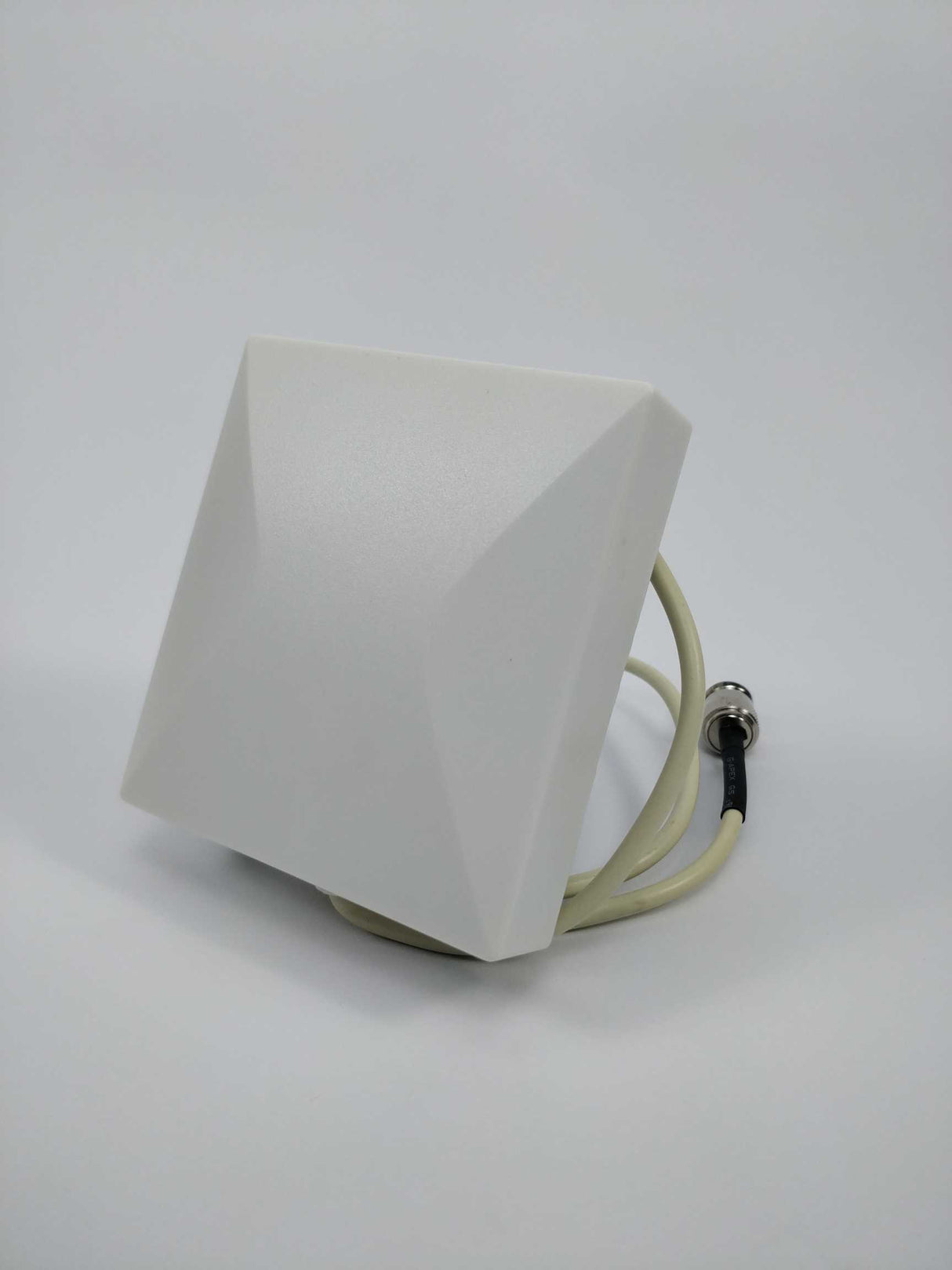 TerraWave solutions T24085P13602T 2.4 GHz 8.5 dBi patch antenna