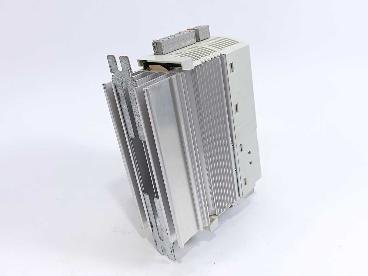 LENZE E82EV751_2C 13127093 02342685 8200 Vector Frequency Inverter