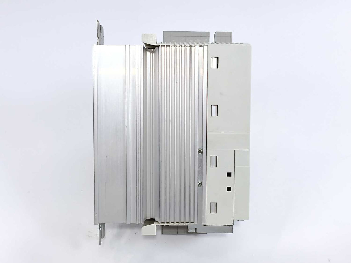LENZE E82EV751_2C 13127093 02342685 8200 Vector Frequency Inverter