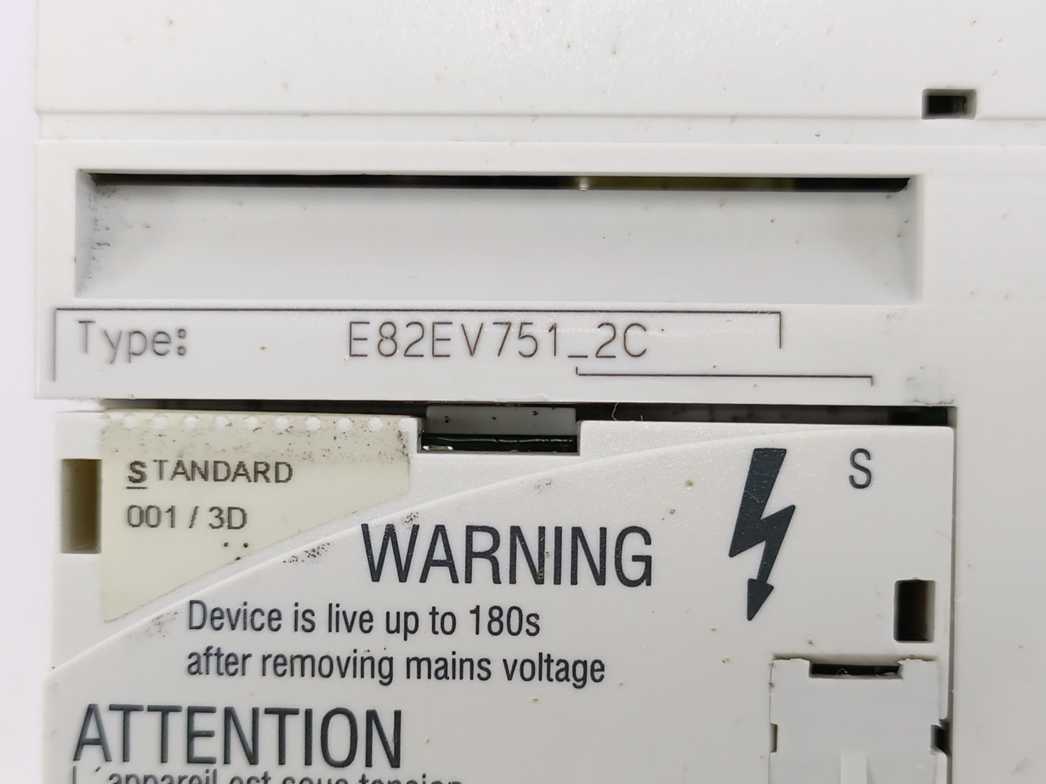LENZE E82EV751_2C 13127093 02342685 8200 Vector Frequency Inverter