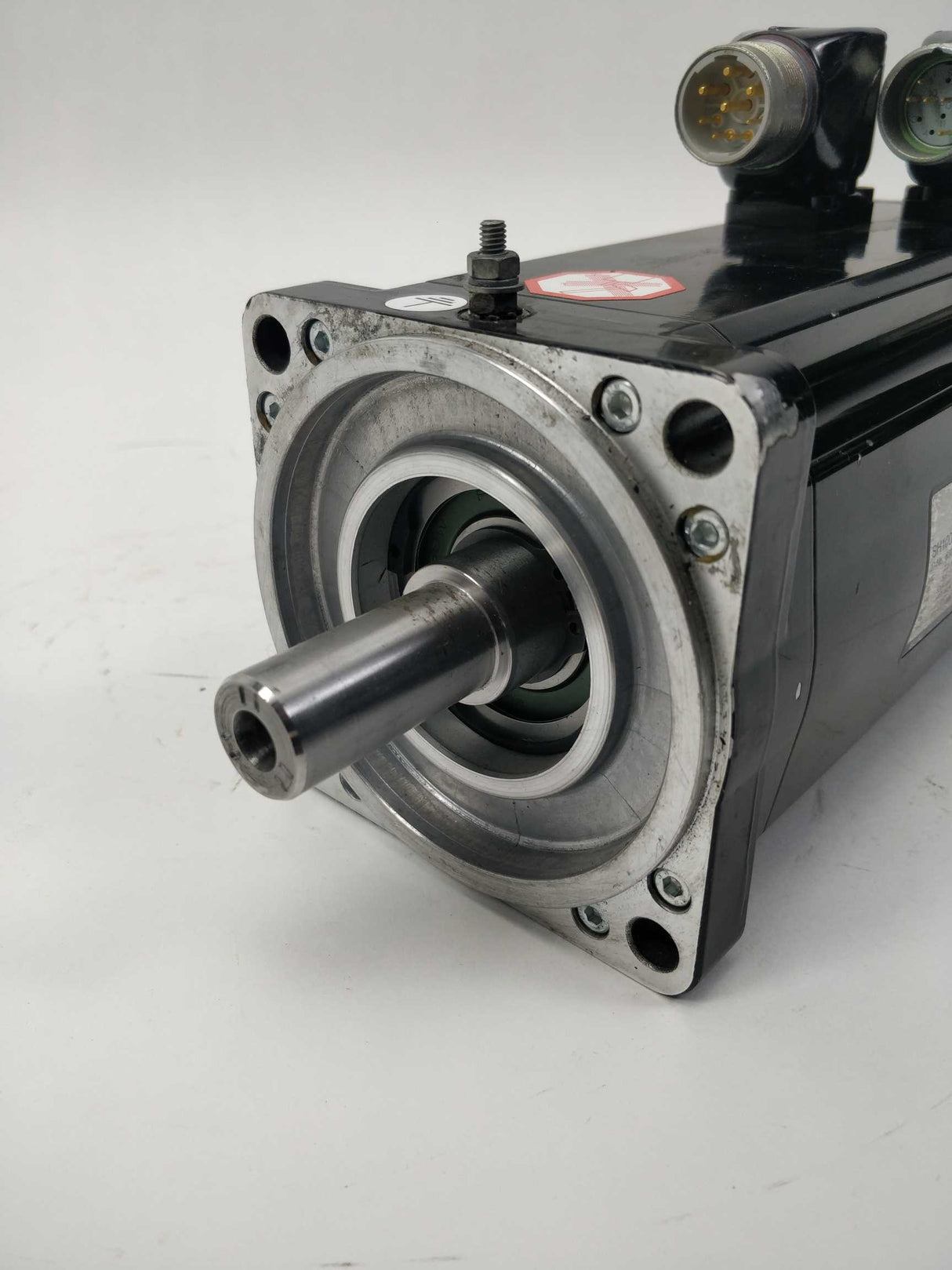 Schneider Electric SH100/50030/0/0/00/00/00/01/00 SERVO MOTOR