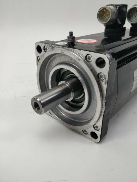 Schneider Electric SH100/50030/0/0/00/00/00/01/00 SERVO MOTOR