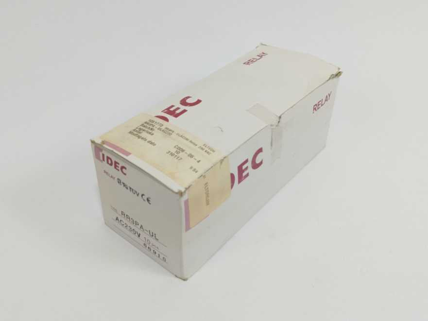 Idec RR3PA-UL Relay AC230V Batch 10 pcs.