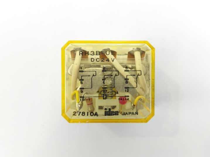 Idec RH3B-UL Relay AC230V Batch 10 pcs.