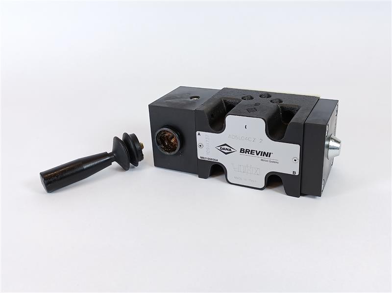Brevini AD5L04CZ Manually Operated Directional Control Valve AD5L04C