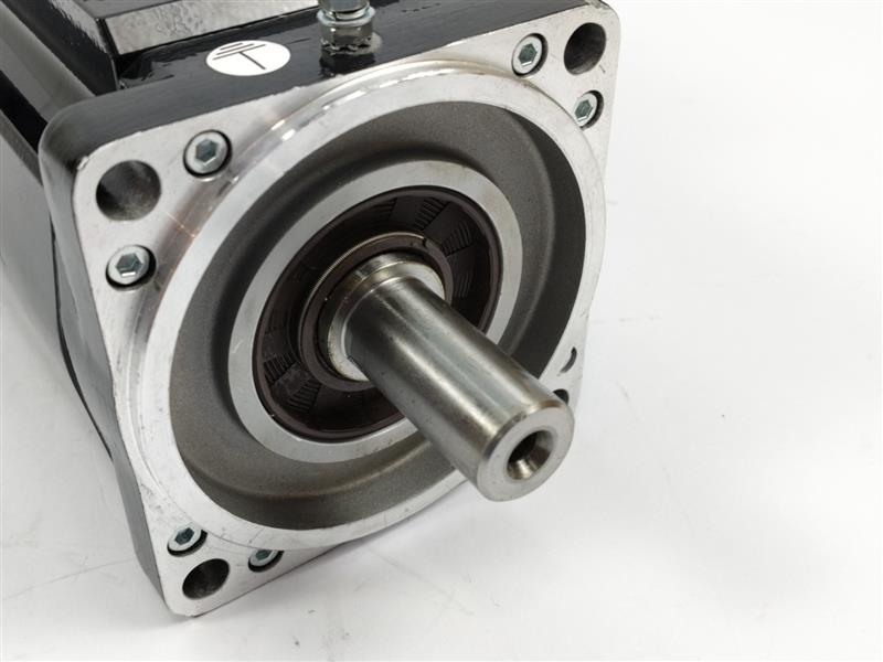 Schneider Electric VIA1003C31A1022 Servo Motor, 680VDC, 3,6A