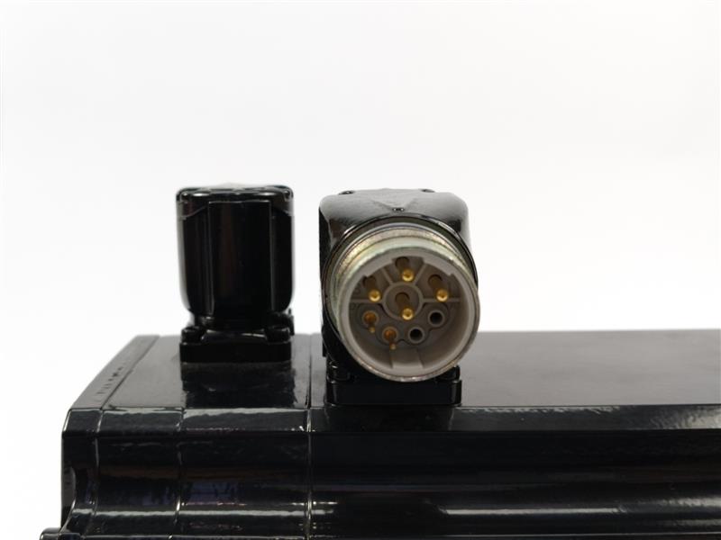 Schneider Electric SH31002P11A2122 SH100/40060/0/1/00/00/10/00/00 Servo Motor