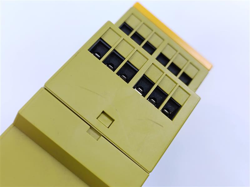 Pilz 774318 PNOZ X3 230VAC 24VAC/DC 3n/o 1n/c 1so