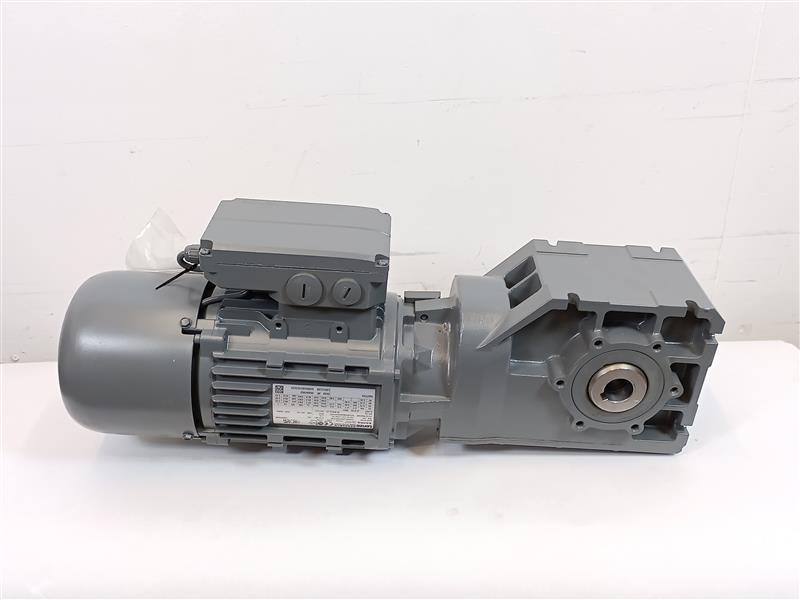 LENZE M55BP080M045EF05C 0,75kW Motor w/ G50BB124MHBR2C00 i=37,967 Gearbox