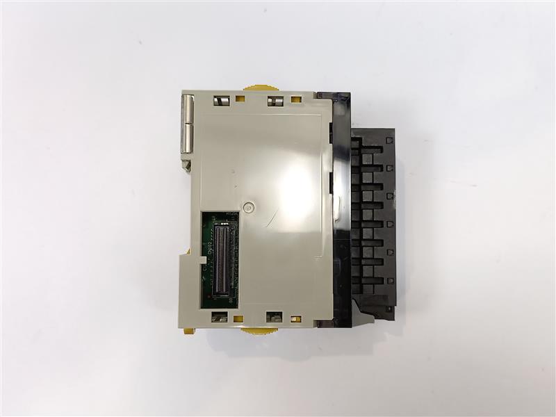 OMRON CJ1W-ID211 Input Unit ID211 24V DC 7mA w/ CJ-WM01-18P