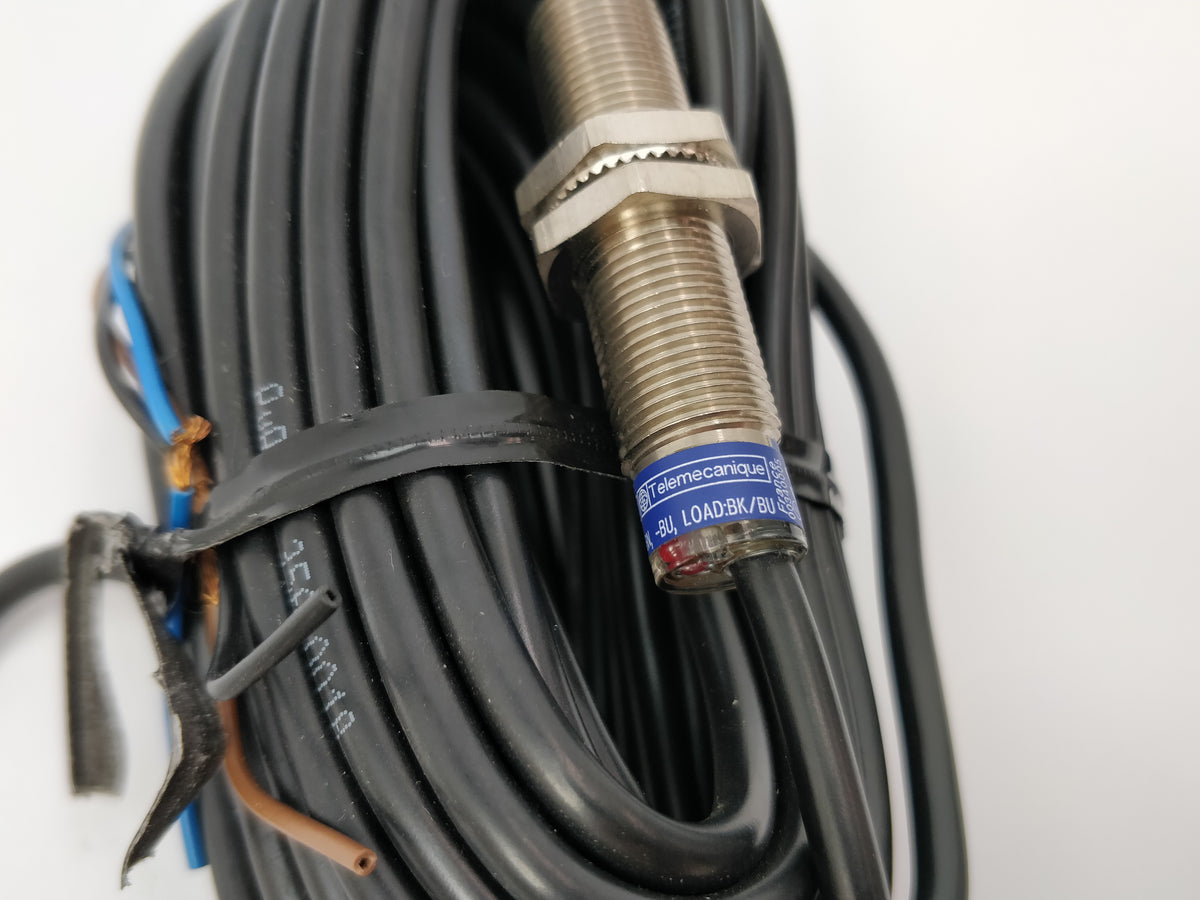 Telemecanique XS1M12PA370L2 Proximity sensor 2pcs
