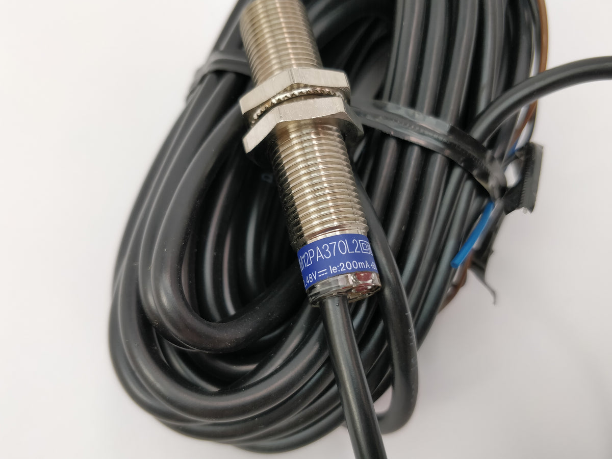 Telemecanique XS1M12PA370L2 Proximity sensor 2pcs